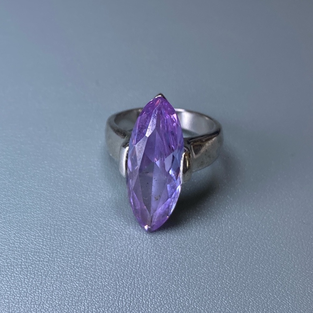Iris +Sliver ring .